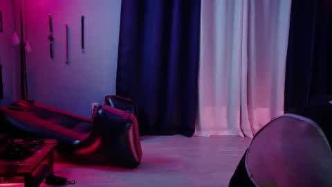 Snapshot of bellaskeykeeper chatting on 03.25.26 Bellaskeykeeper online show from 03.25.26