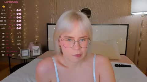 Bella online show from 10.18.25