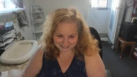 Snapshot of bellavoca chatting on 10.04.25 Bellavoca online show from 10.04.25