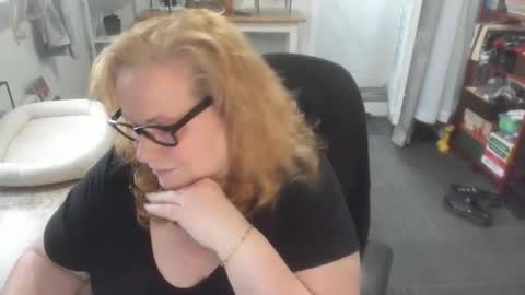 Snapshot of bellavoca chatting on 11.07.25 Bellavoca online show from 11.07.25