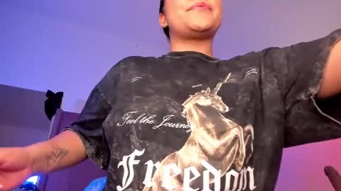 Snapshot of bellaxtar chatting on 01.23.25 Bella online show from 01.23.25