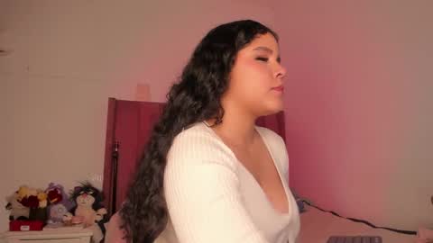 Snapshot of bellaxtar chatting on 02.21.25 Bella online show from 02.21.25