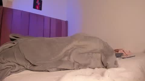 Snapshot of bellaxtar chatting on 03.04.25 Bella online show from 03.04.25