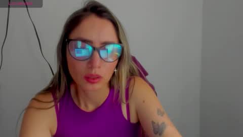 Bella T. online show from 04.09.26