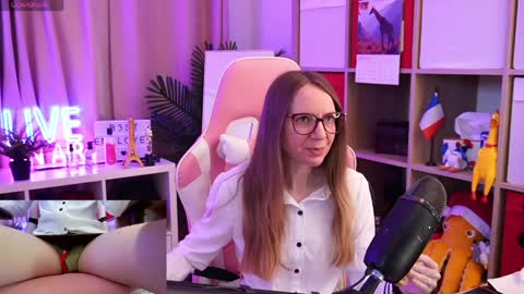 Snapshot of belle_alice chatting on 04.08.26 Alice online show from 04.08.26