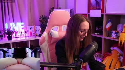 Snapshot of belle_alice chatting on 04.21.26 Alice online show from 04.21.26