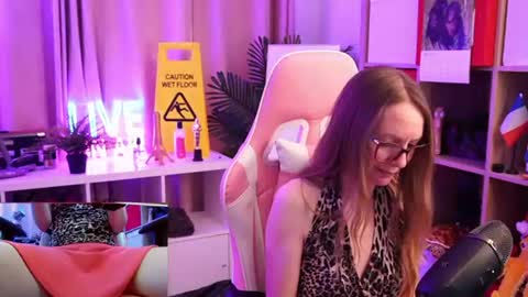 Snapshot of belle_alice chatting on 06.17.26 Alice online show from 06.17.26