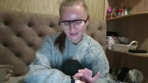 Snapshot of belleamiee chatting on 11.12.25 Amelia online show from 11.12.25