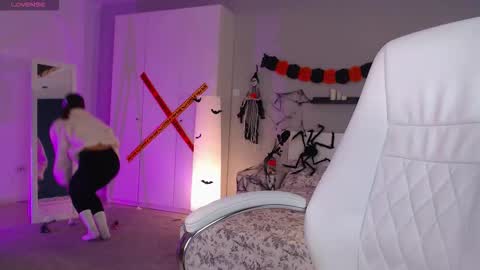 Bella online show from 10.29.25