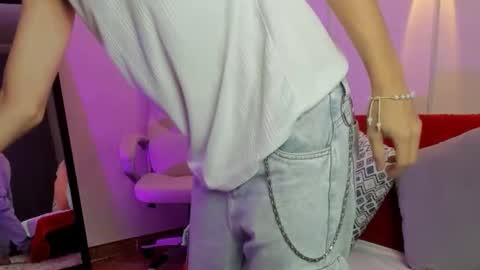 Snapshot of bellmontneon chatting on 09.25.25 Neon online show from 09.25.25