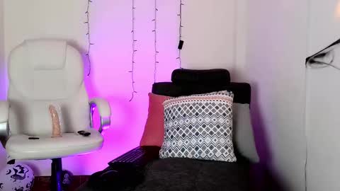 Snapshot of bellmontneon chatting on 10.22.25 Neon online show from 10.22.25