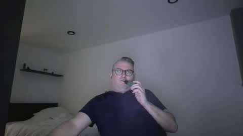 Snapshot of bengiles81 chatting on 04.26.26 bengiles81 online show from 04.26.26