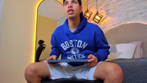 Snapshot of benjamin_more chatting on 11.03.25 BENJAMIN online show from 11.03.25