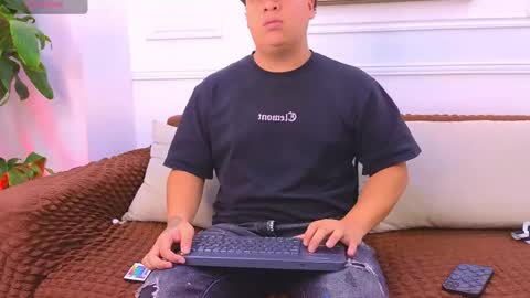 Snapshot of bennett_alejoo chatting on 05.27.26 bennett_alejoo online show from 05.27.26