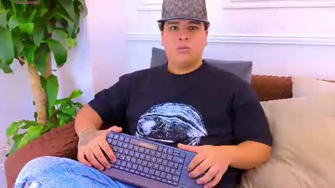 Snapshot of bennett_alejoo chatting on 07.25.26 bennett_alejoo online show from 07.25.26