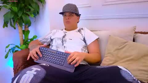 Snapshot of bennett_alejoo chatting on 07.28.26 bennett_alejoo online show from 07.28.26