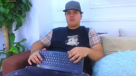 Snapshot of bennett_alejoo chatting on 08.05.26 bennett_alejoo online show from 08.05.26