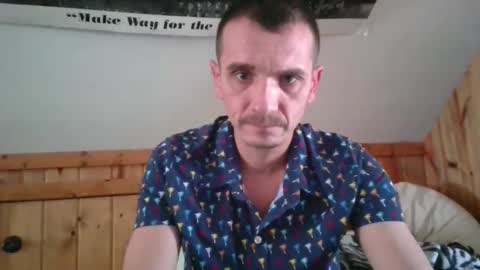 Snapshot of bennymn chatting on 12.21.25 benny and innocentvixon online show from 12.21.25