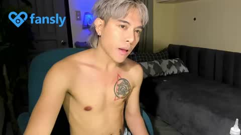 Snapshot of bentlyfuck chatting on 06.19.26 bentlyfuck online show from 06.19.26