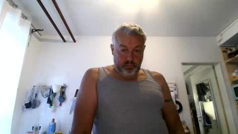 Snapshot of berg_boy chatting on 09.26.25 Martin online show from 09.26.25