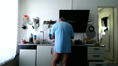 Snapshot of berg_boy chatting on 05.25.26 Martin online show from 05.25.26