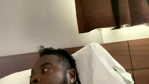 Snapshot of berlinbsm chatting on 10.28.25 bossG online show from 10.28.25