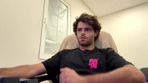 Snapshot of berltex chatting on 10.21.25 Berltex online show from 10.21.25