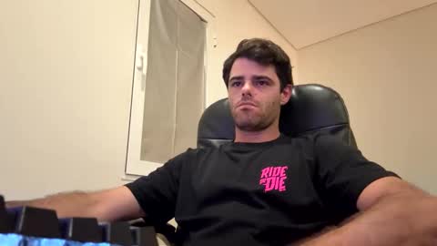 Snapshot of berltex chatting on 11.28.25 Berltex online show from 11.28.25