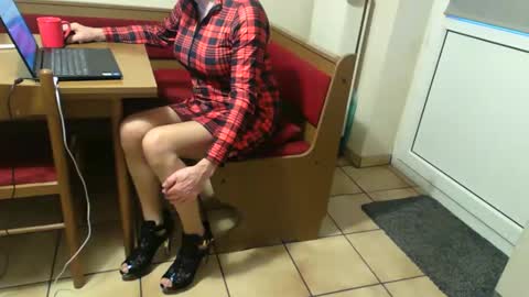 Bernadetanylon online show from 10.31.25