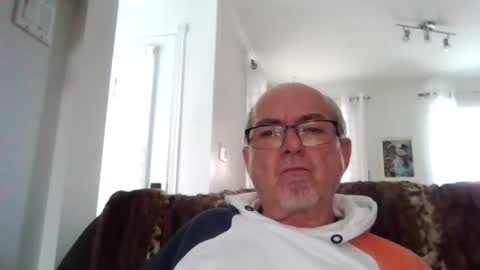 Snapshot of bernard1102 chatting on 12.13.24 bernard1102 online show from 12.13.24