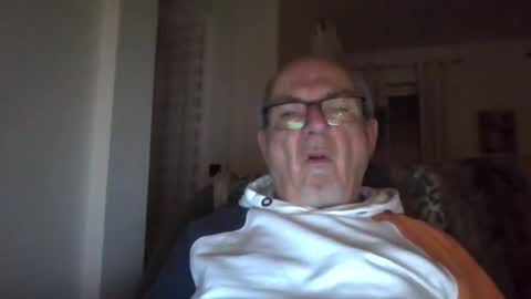 Snapshot of bernard1102 chatting on 01.01.25 bernard1102 online show from 01.01.25