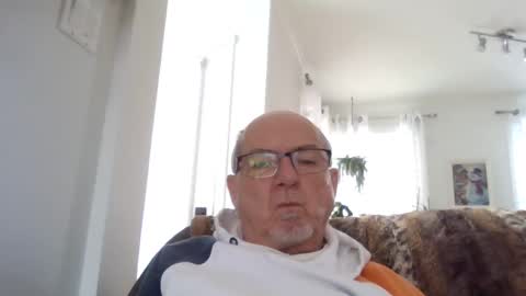 Snapshot of bernard1102 chatting on 01.14.25 bernard1102 online show from 01.14.25