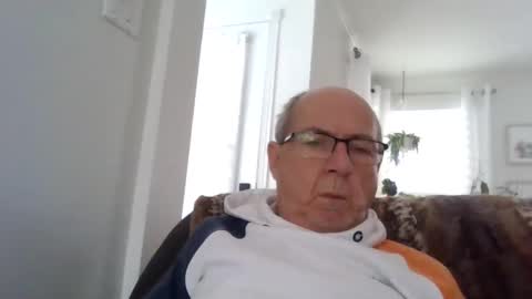 Snapshot of bernard1102 chatting on 01.27.25 bernard1102 online show from 01.27.25