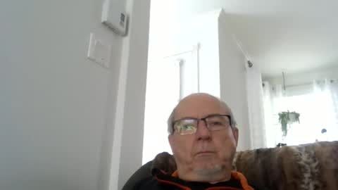 Snapshot of bernard1102 chatting on 02.26.25 bernard1102 online show from 02.26.25