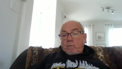 Snapshot of bernard1102 chatting on 09.15.25 bernard1102 online show from 09.15.25