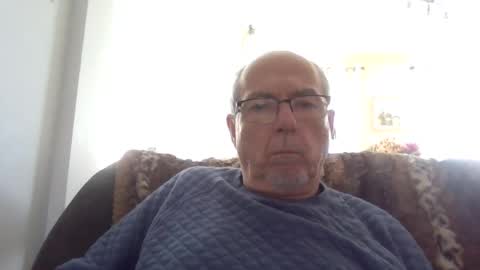 Snapshot of bernard1102 chatting on 10.04.25 bernard1102 online show from 10.04.25