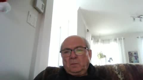 Snapshot of bernard1102 chatting on 11.19.25 bernard1102 online show from 11.19.25