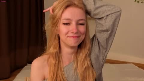 Snapshot of berrryjelly chatting on 05.13.26 Hi Im NikaComing back online on Monday 3 online show from 05.13.26