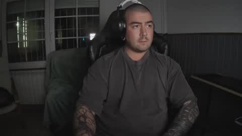 Snapshot of berto3389 chatting on 12.18.25 berto3389 online show from 12.18.25