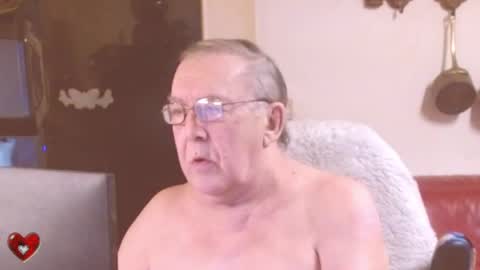 Snapshot of best127 chatting on 02.21.25 jean online show from 02.21.25