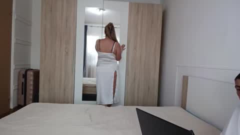 Alex and Victoria online show from 09.28.25