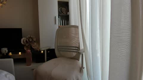 Snapshot of bestgirl_ofthe_neighborhood chatting on 10.24.25 Vicky online show from 10.24.25