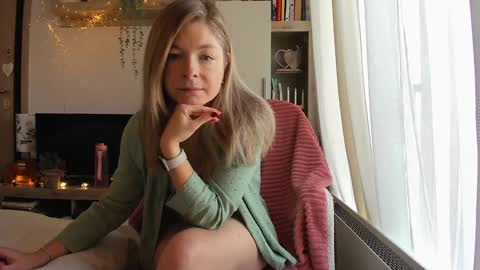 Snapshot of bestgirl_ofthe_neighborhood chatting on 01.07.26 Vicky online show from 01.07.26