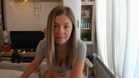 Snapshot of bestgirl_ofthe_neighborhood chatting on 03.10.26 Vicky online show from 03.10.26