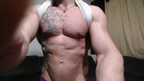 Snapshot of bestmuscle chatting on 05.29.26 bestmuscle online show from 05.29.26