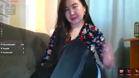 Snapshot of bet_lu chatting on 12.19.24 Bet Lu online show from 12.19.24