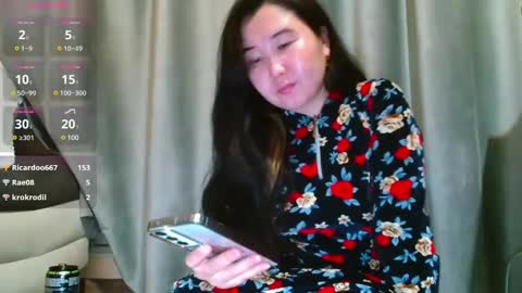 Snapshot of bet_lu chatting on 12.19.24 Bet Lu online show from 12.19.24