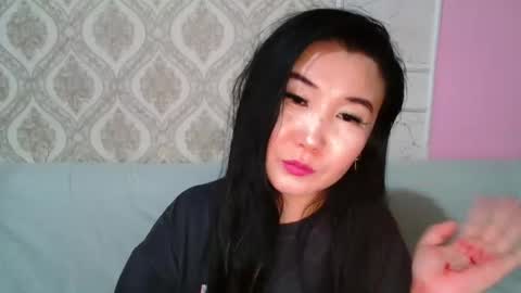 Snapshot of bet_lu chatting on 09.19.25 Bet Lu online show from 09.19.25