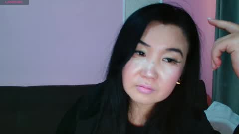 Snapshot of bet_lu chatting on 10.15.25 Bet Lu online show from 10.15.25