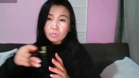 Snapshot of bet_lu chatting on 10.15.25 Bet Lu online show from 10.15.25